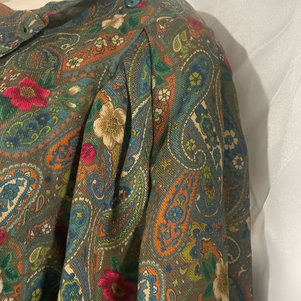 Perry Ellis Colorful Paisley Fabric - Picture 4 of 9